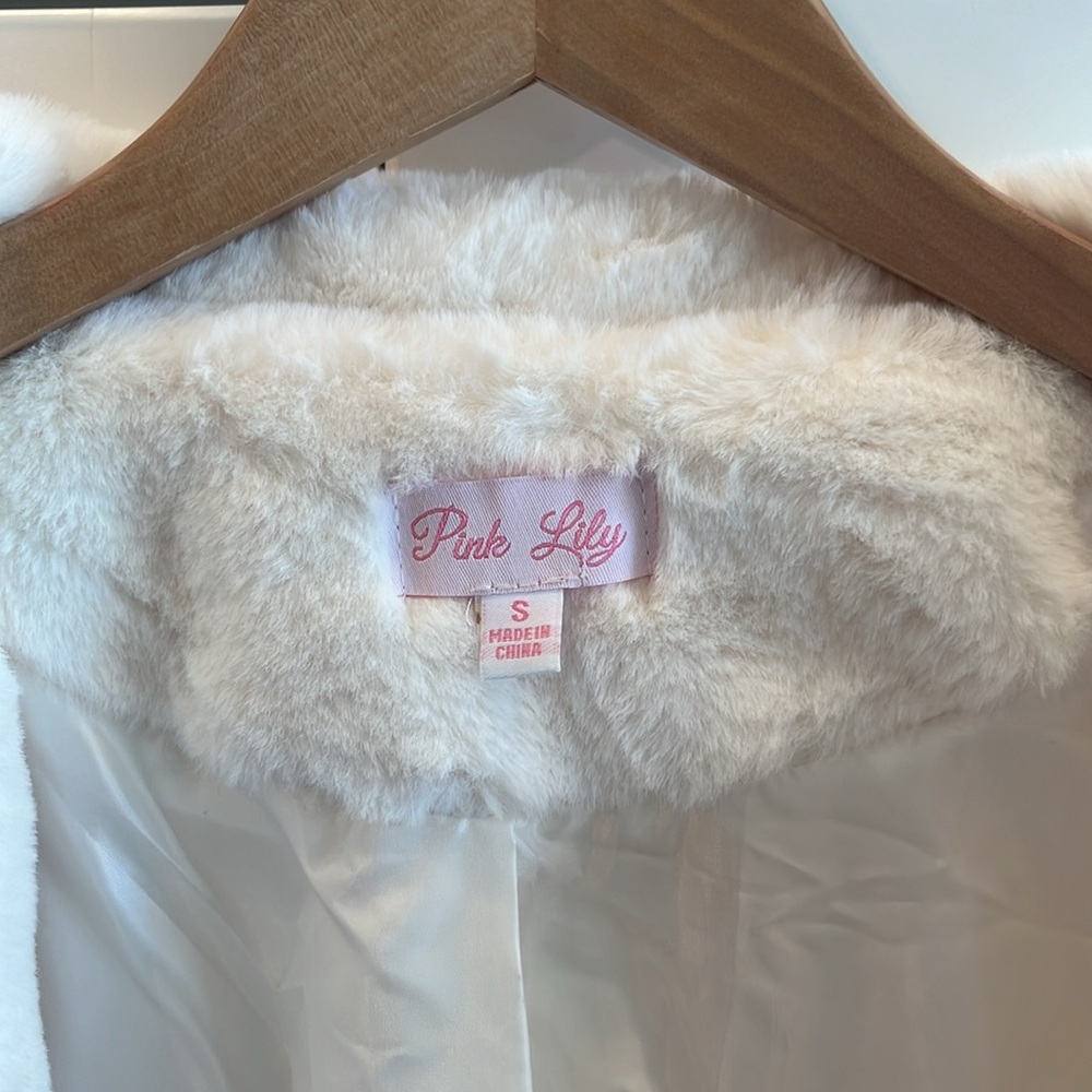 Cream Faux fur long coat brand new never worn S - Picture 4 of 6